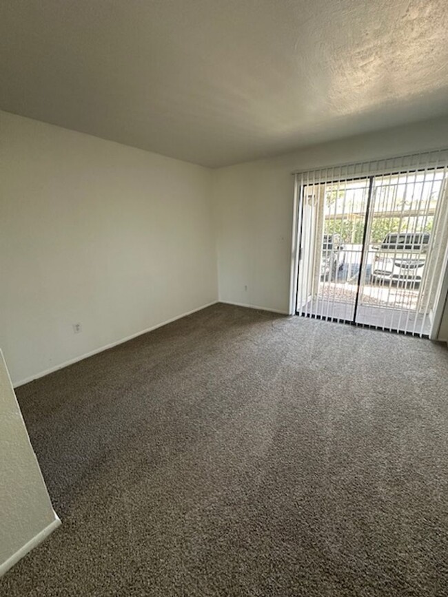 Building Photo - 2 Bedroom condo -w/d- Old Town Scottsdale/...