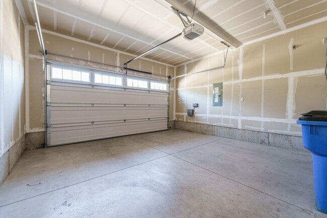 Building Photo - ASK ABOUT OUR AUGUST MOVE IN SPECIAL: Spac...