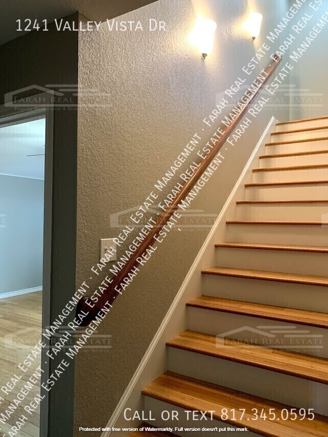 Building Photo - 1241 Valley Vista Dr