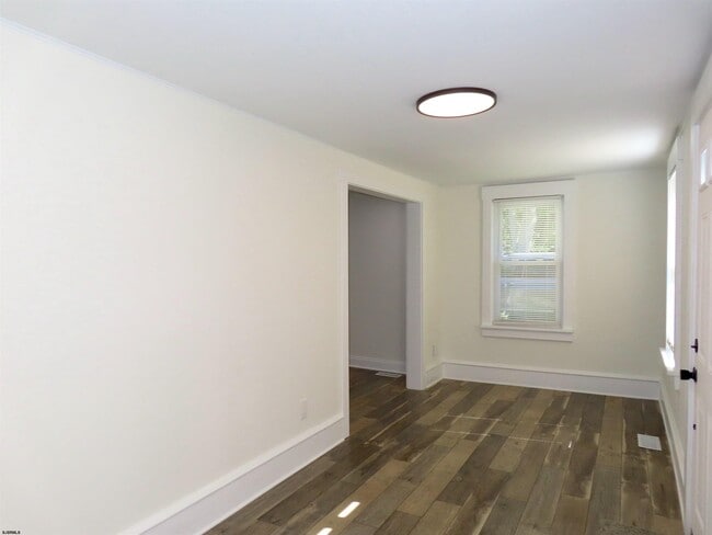 Building Photo - 407 Maple Ave