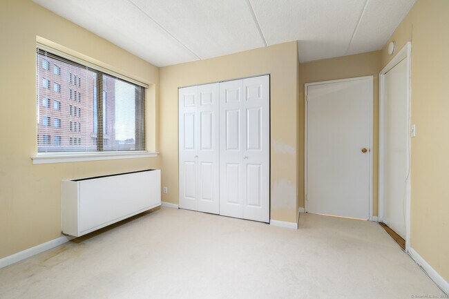 Building Photo - 143 Hoyt St