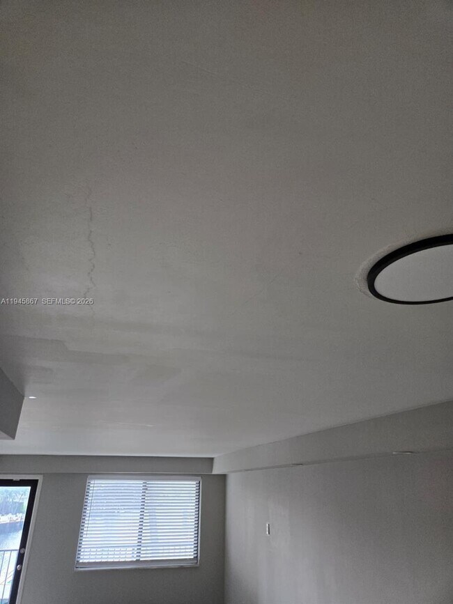 Building Photo - 301 Golden Isles Dr