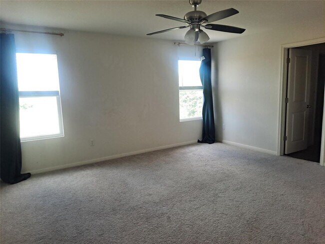 Building Photo - 225 Rainey Dr