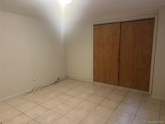 Building Photo - 411 W Walnut St