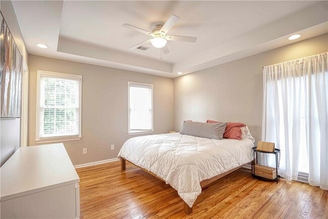 Building Photo - 83 Richmond St SE