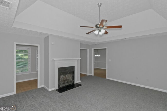 Building Photo - 213 Robin Ln