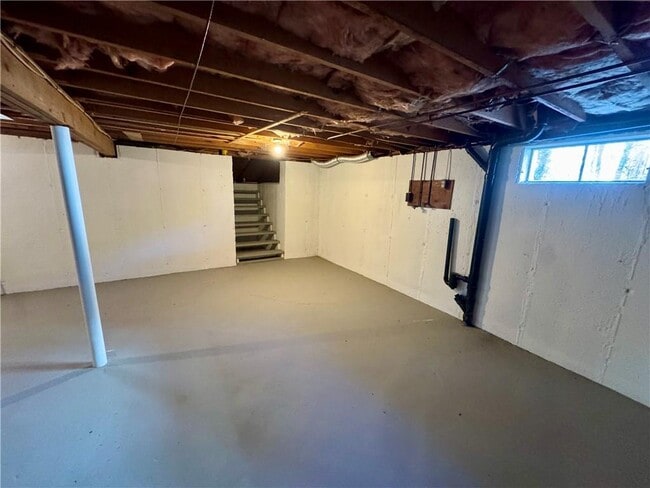 Building Photo - 135 Rounds Ave