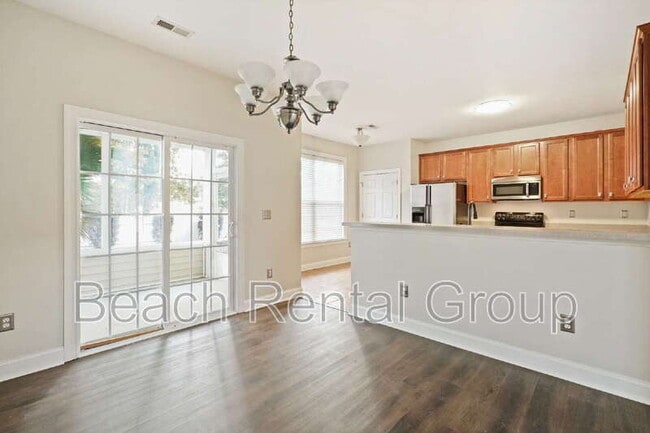 Building Photo - 3540 Brampton Dr