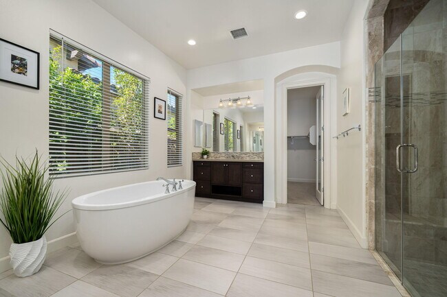 Building Photo - 81805 Four Seasons Pl