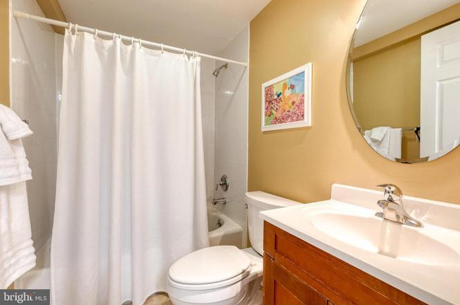 Hall Bath - 5915 Autumn Spell