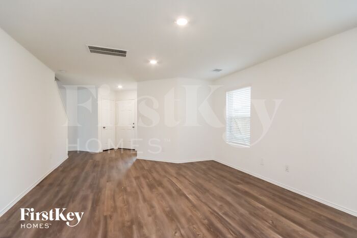 Building Photo - 3731 Solanum Dr