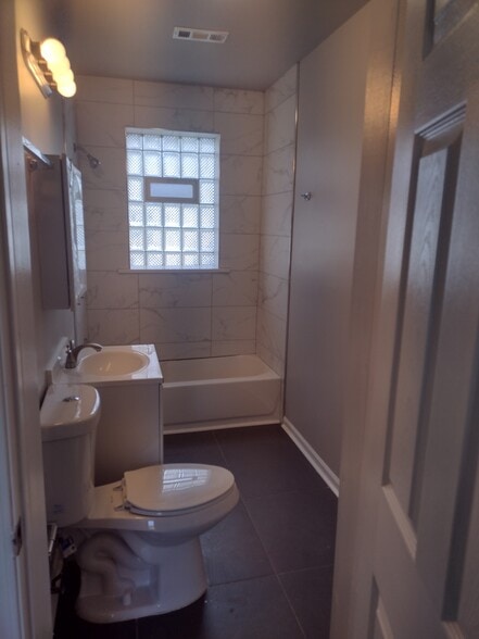 Building Photo - 48 W 21st St