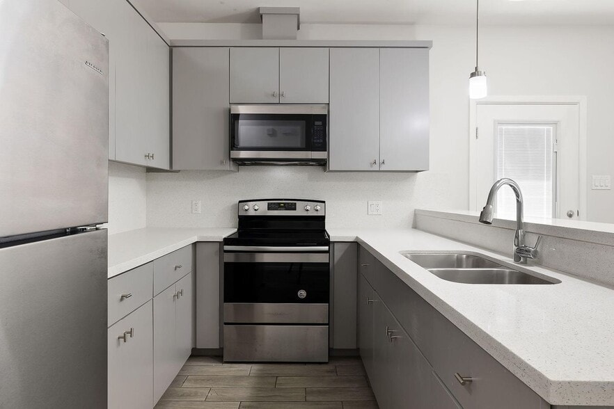 Building Photo - 4709 Magnolia Ave