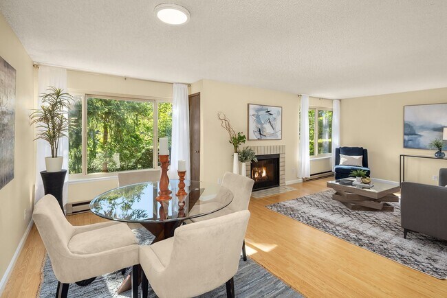 Building Photo - Spacious 2 bed, 1.25 bath, convenient loca...