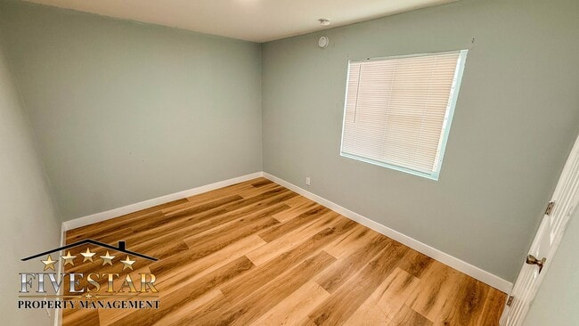 Building Photo - 2703 Center St