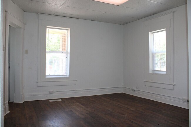 Building Photo - Move In Credit $200!!!
