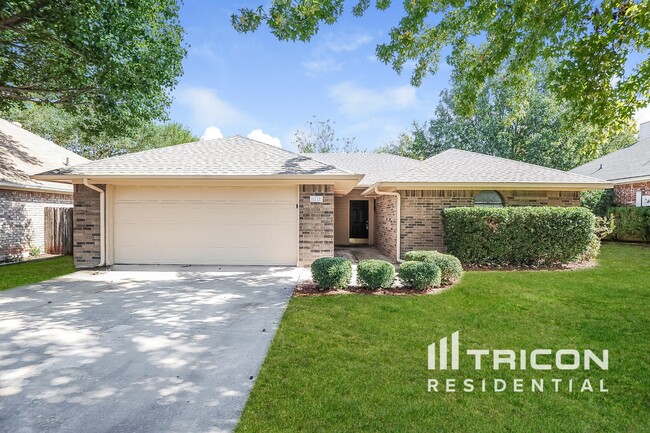 Primary Photo - 1112 Brittany Dr