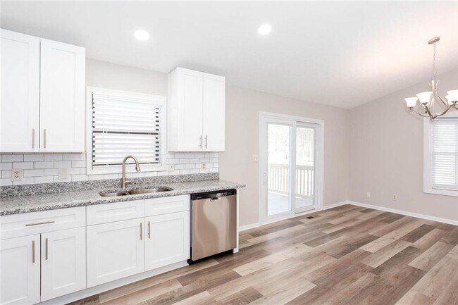 Building Photo - 4049 Leicester Dr NE