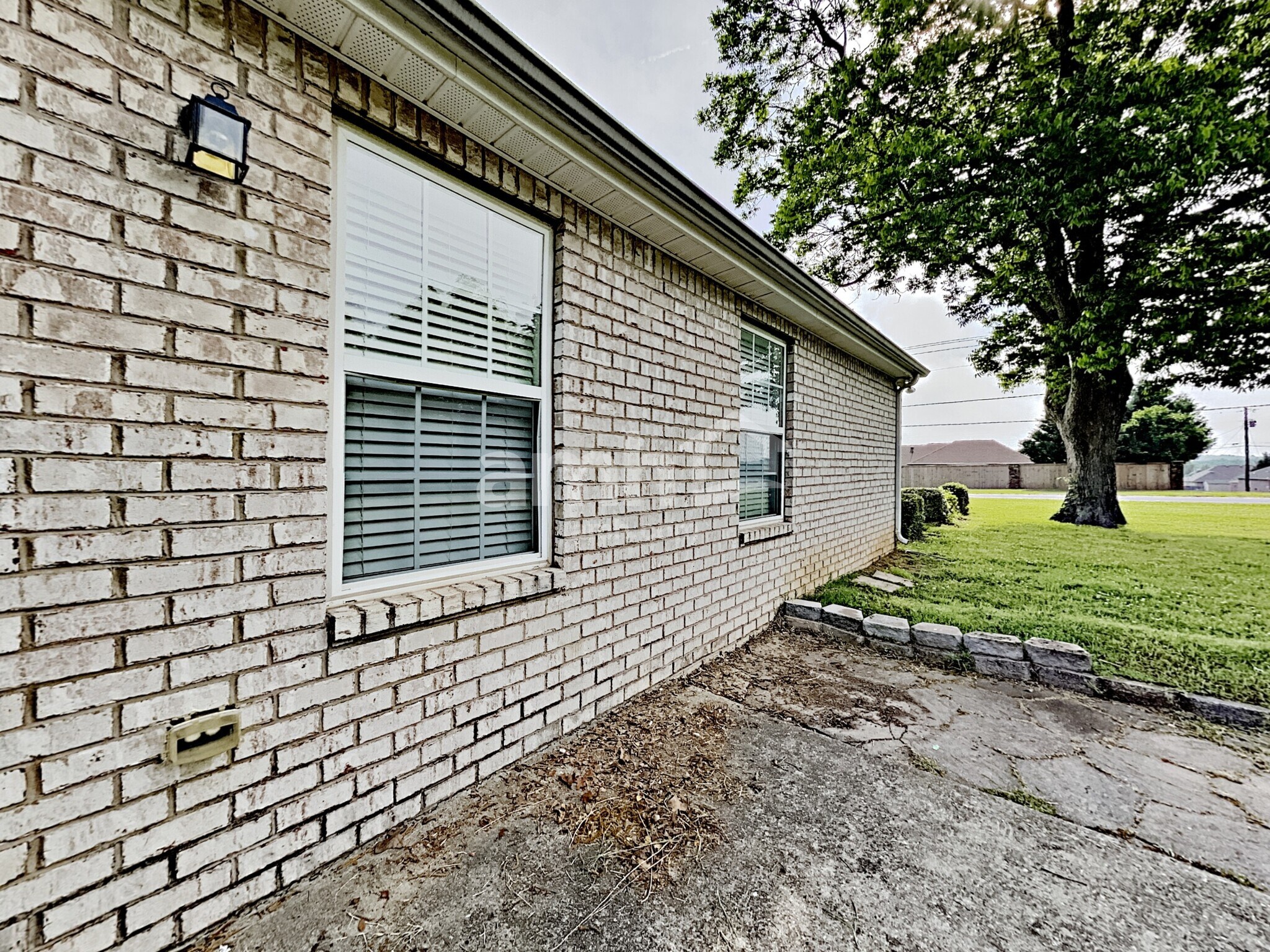 Building Photo - 3001 Mesquite Dr