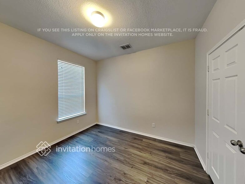 Building Photo - 1607 Crown Daisy