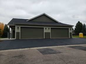 Building Photo - 165 Fairway Blvd