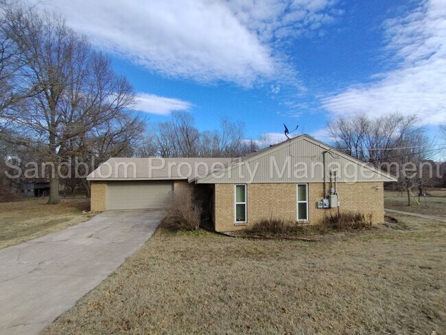 Building Photo - For Lease | Osage Hills | $1450 Rent