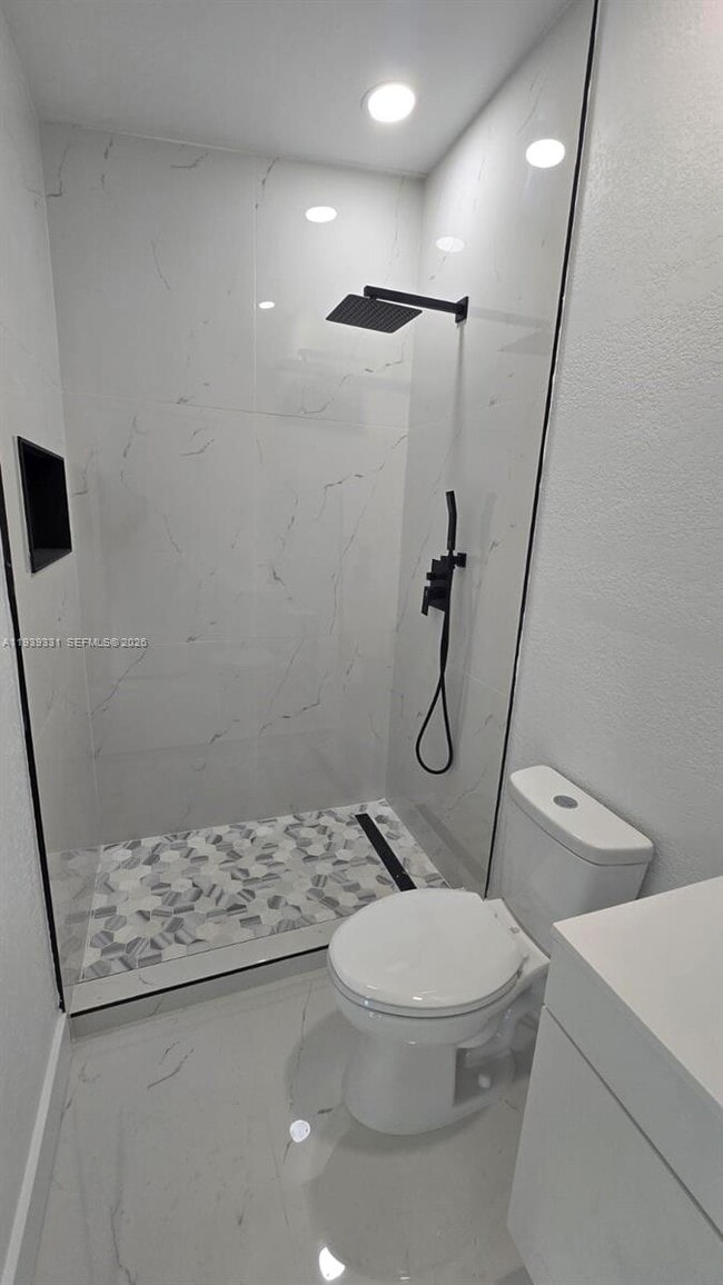 Building Photo - 265 W 53rd Terrace