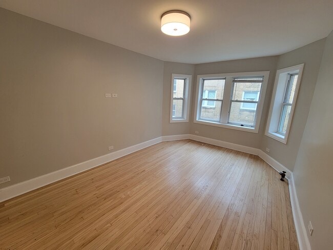 Building Photo - 6430 N Richmond St