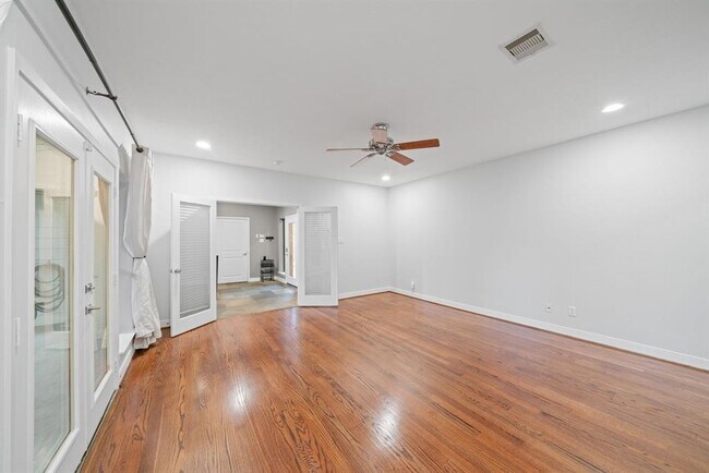 Building Photo - 2406 Dorrington St