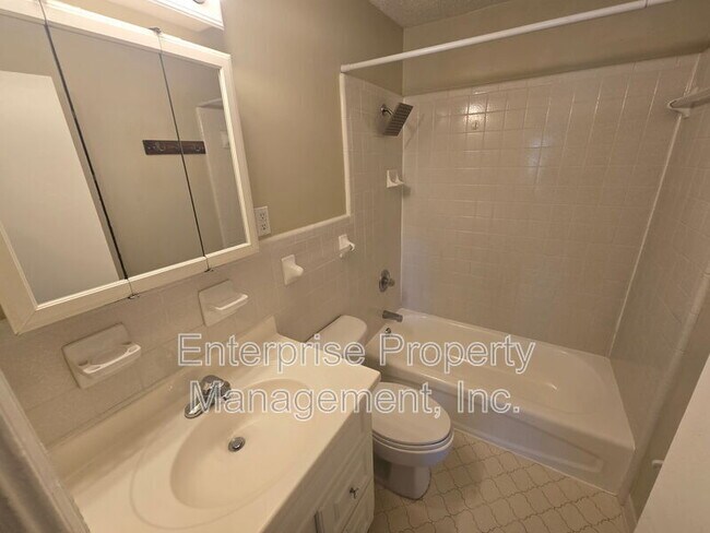 Building Photo - 6967 Dawnhill Rd