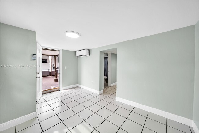 Building Photo - 875 E 29th St