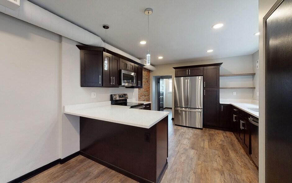 1819 East Carson 3-Bedroom Apartment - 1819 E Carson St