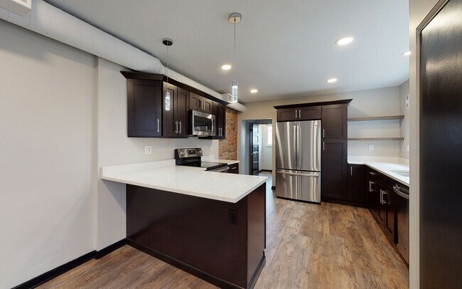 1819 East Carson 3-Bedroom Apartment - 1819 E Carson St