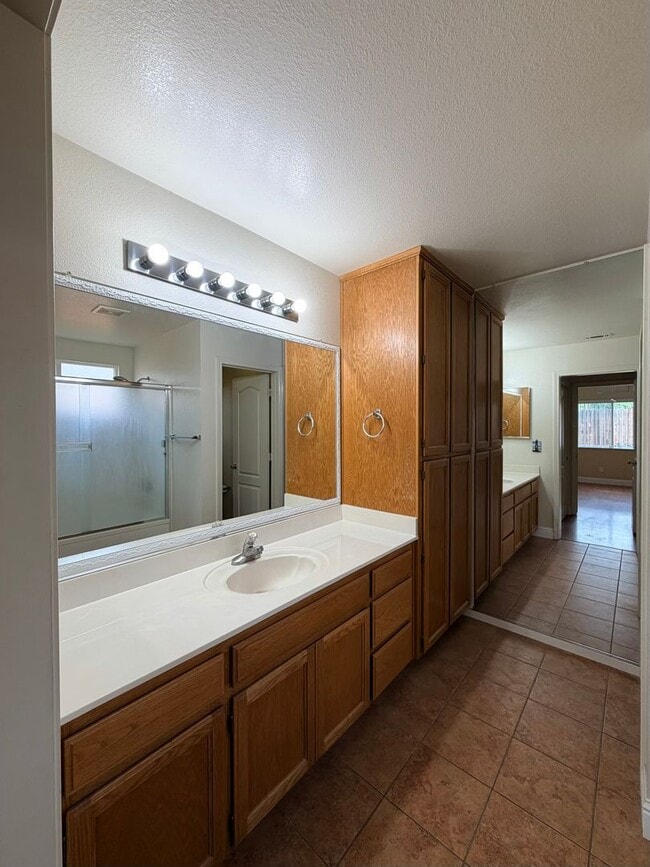 Building Photo - 710 Foothill St