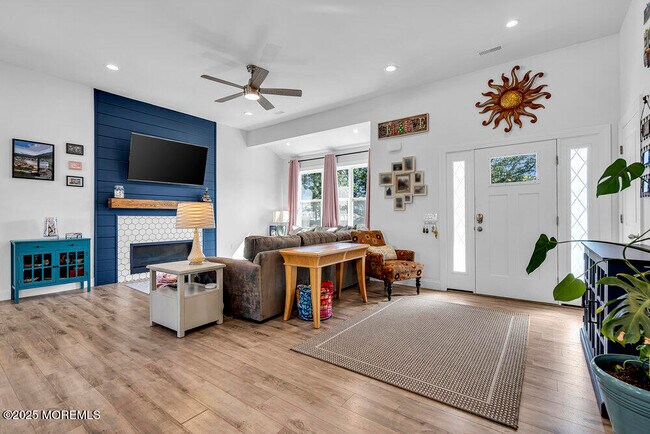Building Photo - 210 Mermaid Dr