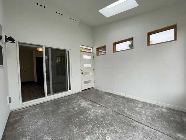 Building Photo - AJJ1438