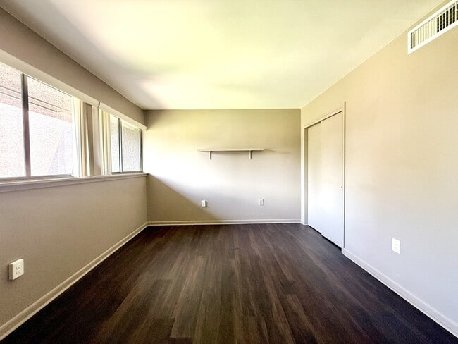 Building Photo - 785 S Village Dr