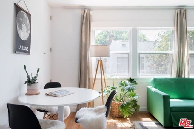 Building Photo - 1933 Kent St