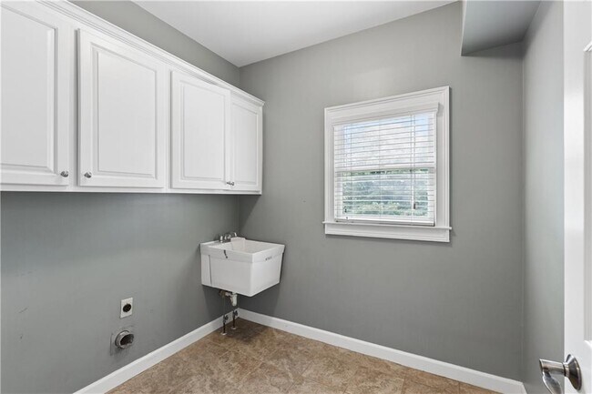 Building Photo - 3296 Belmont Glen Dr SE