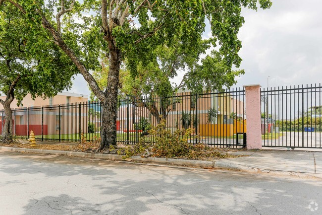 Building Photo - Central Area Apartments