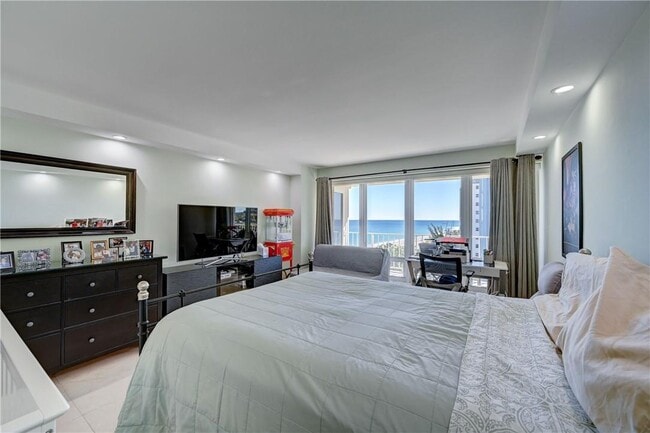 Building Photo - 4100 Galt Ocean Dr