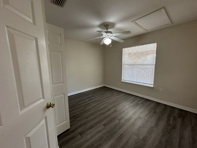 Building Photo - "Charming 2-Bed, 2-Bath Retreat with 1212 ...