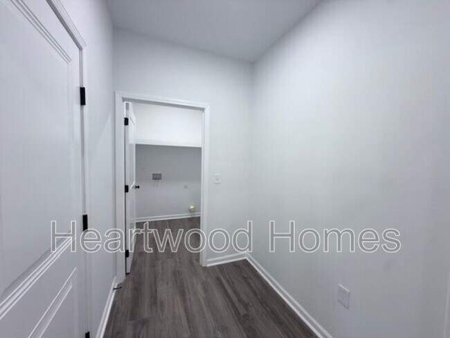 Building Photo - 212 Lincolnshire Blvd