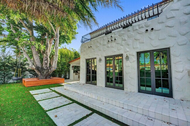 Building Photo - 614 Poinciana Dr