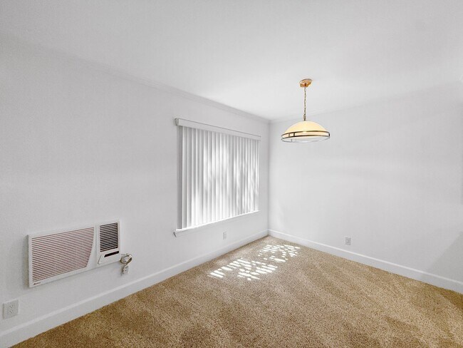 Building Photo - Beautiful 1 Bedroom/1 Bathroom Condo Locat...