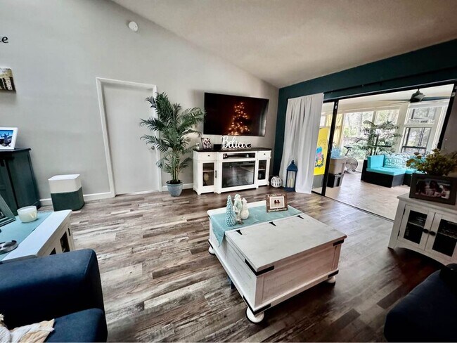 Building Photo - 8605 Otter Creek Ct