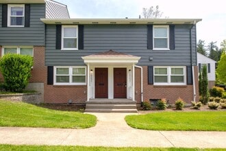 Building Photo - Mid Century Townhouse in Cedar Hills with Modern Amenities!
