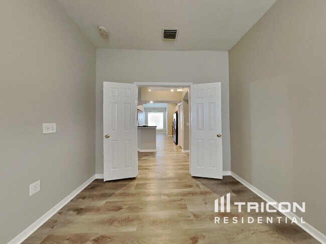 Building Photo - 4330 Marchmont Blvd