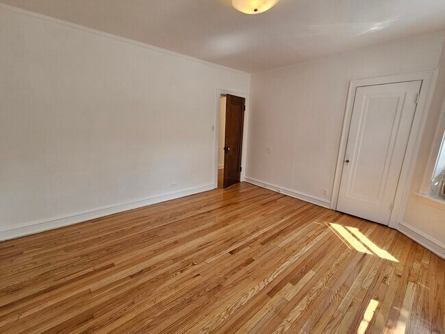 Building Photo - 5507 N Campbell Ave