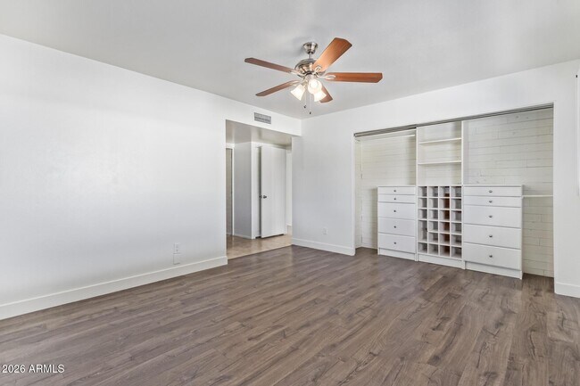 Building Photo - 3929 S Pine St